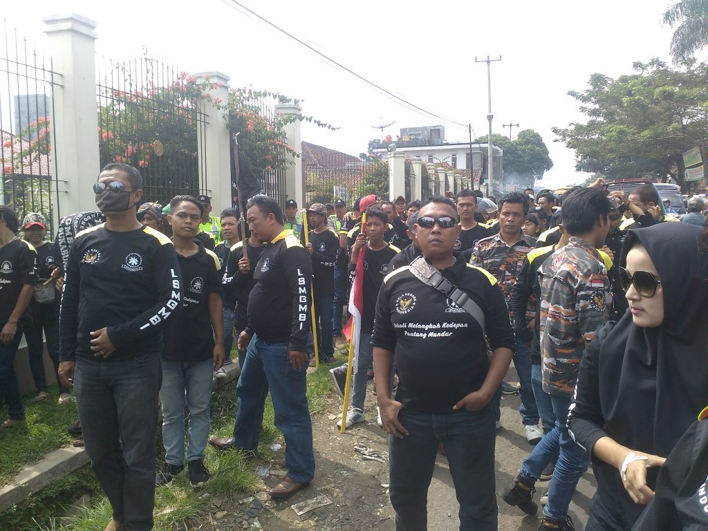 Aksi Demo LSM GMBI di Kejaksaan Negeri Cibadak Sukabumi