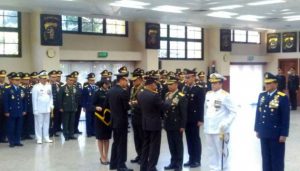 bintang bhayangkara 2016 kepada jenderal TNI, AD, AL, AU