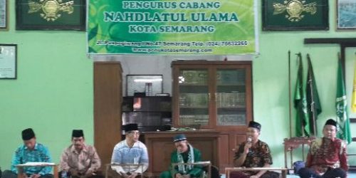 Waka PW JQH NU Jateng KH Ali Imron saat menyampaikan kilas balik sejarah JQH sebelum memimpin rapat di Gedung Majlis Ta'lim PCNU Kota Semarang, (11/03/2018).