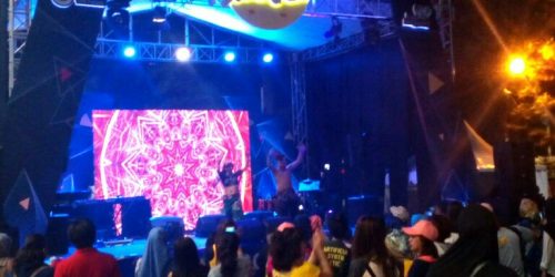 Zumba glow dalam rangkaian acara Healthy Fun Festival 2018 yang digelar oleh Prodia di Ciwalk