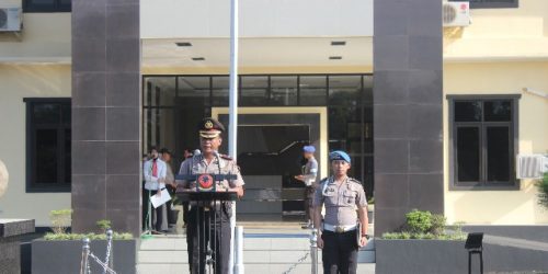 Waka Polres Banjar Kompol Ade Najmulloh saat memimpin upacara kenaikan pangkat