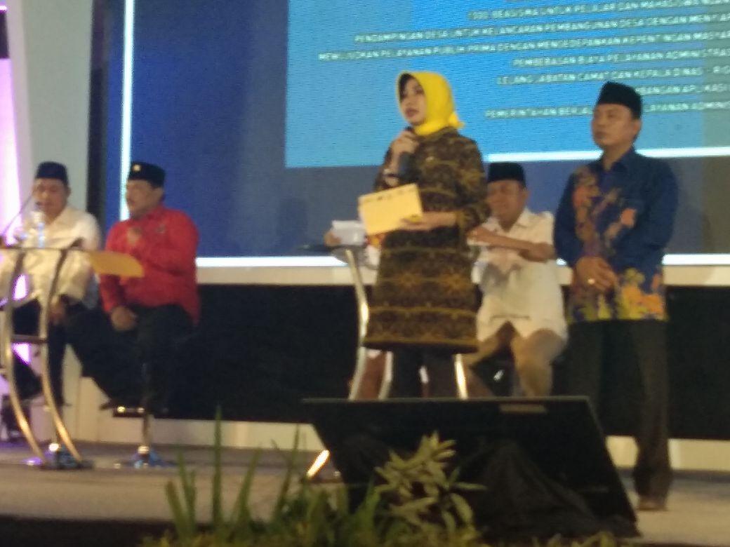 Suanana debat publik calon bupati dan wakil bupati putaran ketiga yang di gelar KPU Kabupaten Nganjuk, Rabu (9/5/2018).
