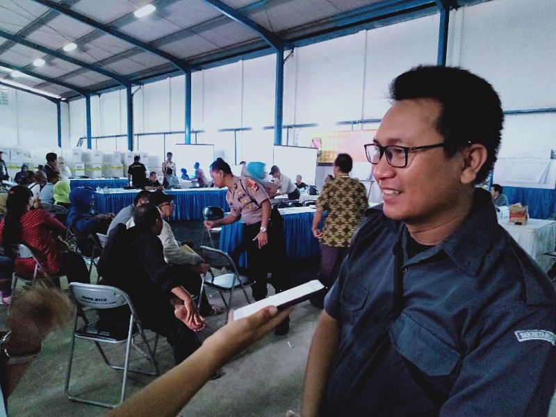 Ketua Panwaslu Kiaracondong Kota Bandung, Cepi Aunillah, saat memberikan keterangannya di rapat pleno rekapitulasi perolehan suara pemilu 2019 tingkat Kecamatan Kiaracondong, Kota Bandung, Sabtu (20/4/2019).