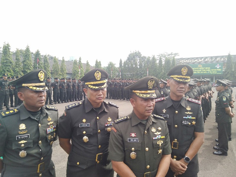 Kabaglat Rindam III/Siliwangi, Kolonel Inf Oki Andriansyah Adiwirya, saat menyampaikan keterangannya kepada wartawan usai pelaksanaan upacara penutupan Dikjurta Infanteri Abit Dikmata Gelombang I TA 2019, Sabtu (7/12/2019).
