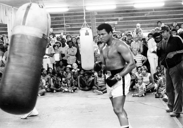 Petinju Legendaris Muhammad Ali Meninggal Dunia