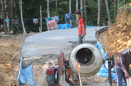 Dana Desa Untuk Infrastruktur Wisata Air Terjun Ongkong Mandin