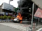 Wanita Terbakar Dalam Mobil Boks Muatan BBM