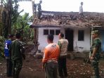 Karya Bakti TNI Benahi Rumah Korban Puting Beliung