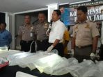 Polda Jabar dan BKIPM Bandung menggelar konferensi pers terkait dengnan tindak pidana perikanan, peredaran baby lobster ilegal, Senin 19 Maret 2018