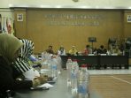 Sosialisasi Pilkada saat kunjungan Netty Prasetiyani bersama sejumlah aktivis, fungsionaris parpol, dan profesional perempuan ke KPU Jabar di Jl. Garut No. 11 Bandung, Senin (5/3).