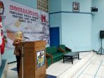 Komisioner KPU Jabar Nina Yuningsih pada acara sosialisasi Pilgub Jabar untuk meningkatkan partisipasi pemilih bagi keluarga besar DPD GMNI Jawa Barat di Gedung KNPI Jl. Sukarno-Hatta Bandung, Jumat (8/6/2018).
