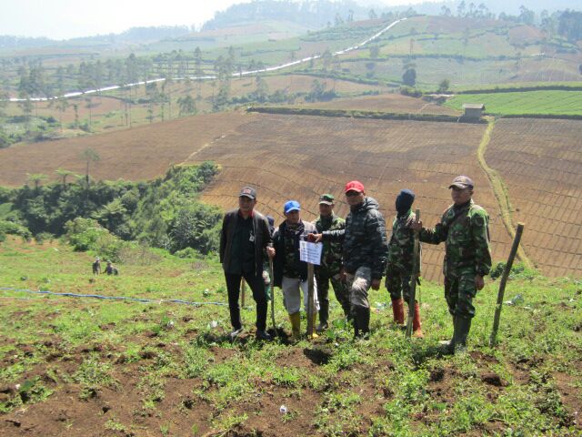Satgas Citarum Pasang Larangan Tanam Sayur Di Blok Kertamanah