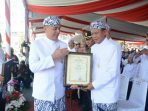 Pangdam III/Siliwangi Terima Penghargaan Diperingatan Hari Jadi Provinsi Jabar