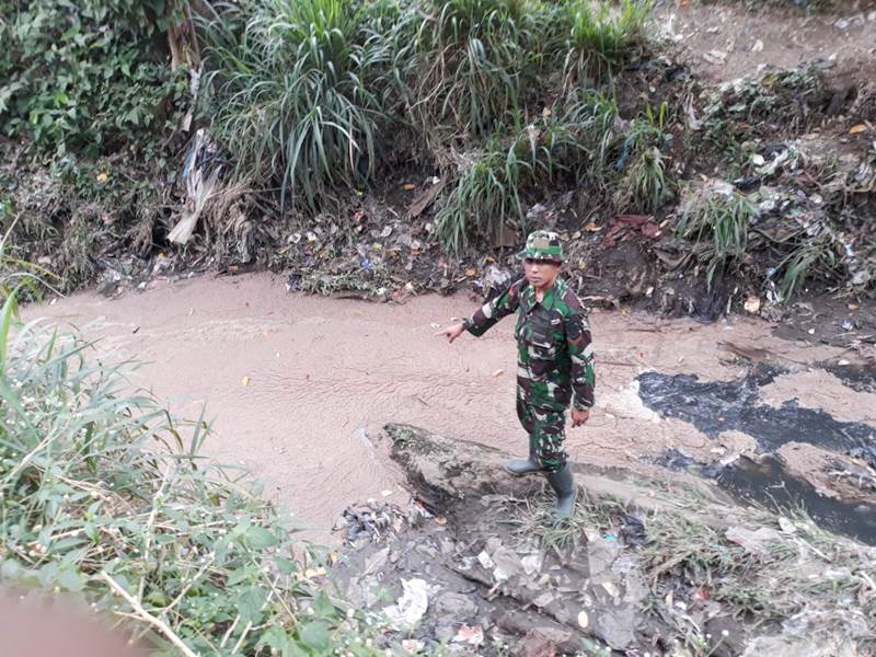 Parah! PT Nisshinbo Buang Lumpur Limbah Ke Sungai