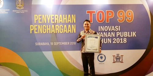 Kepala BKIPM Bandung Dedy Arief Hendriyanto menerima penghargaan Top 99 KIPP 2018