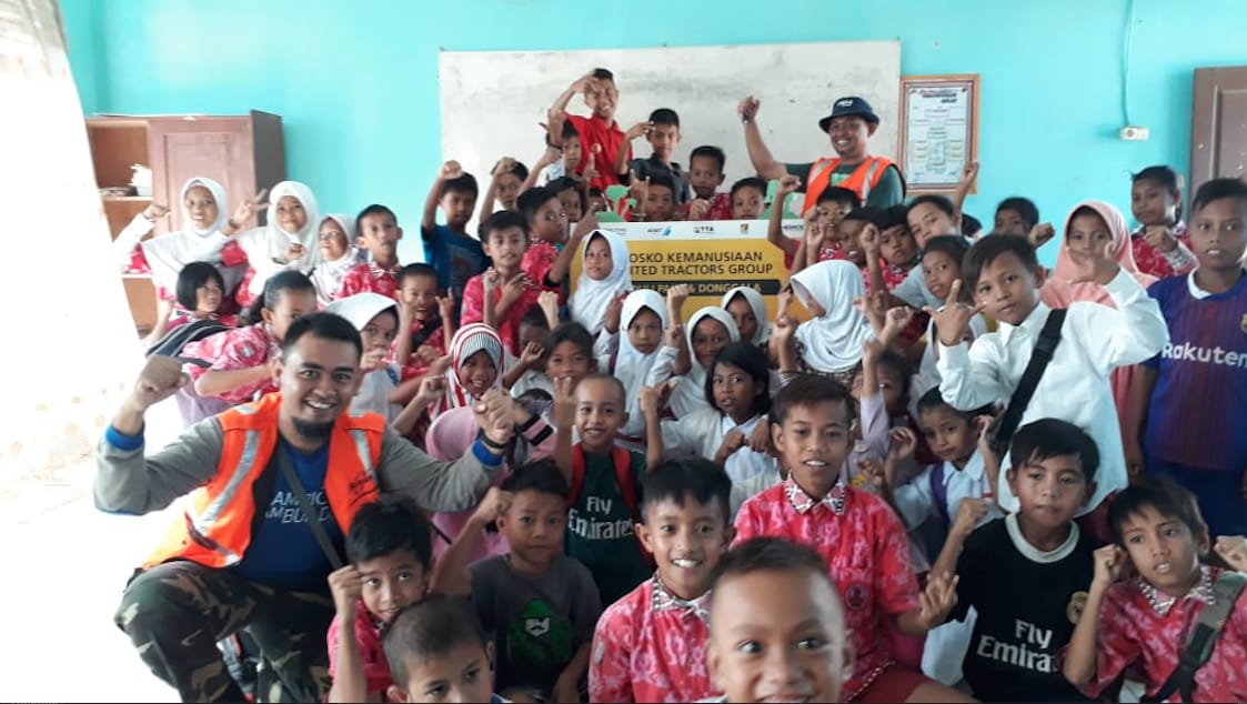 Relawan United Tractors Group Hadirkan Senyum Anak-anak Palu Dan Donggala
