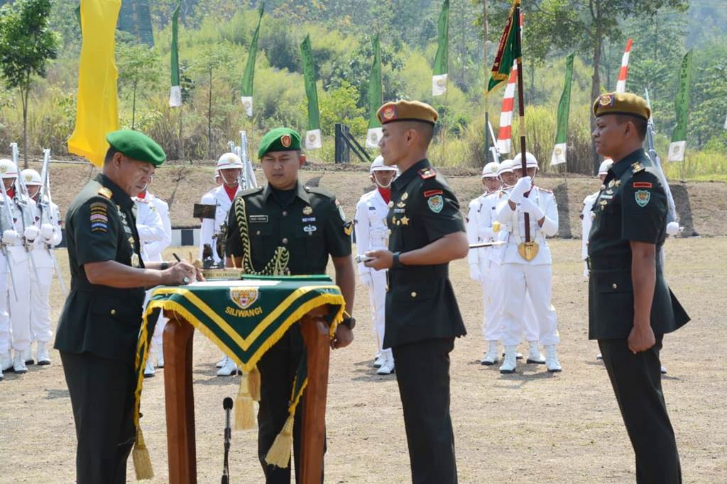 Pangdam III/Siliwangi Pimpin Serah Terima Jabatan Danyonarmed 4/105 GS dan Danyonarhanud 3/YBY
