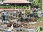 Prajurit Yonif Badak Putih Dan Kodim Pandeglang Bantu Evakuasi Korban Tsunami Banten