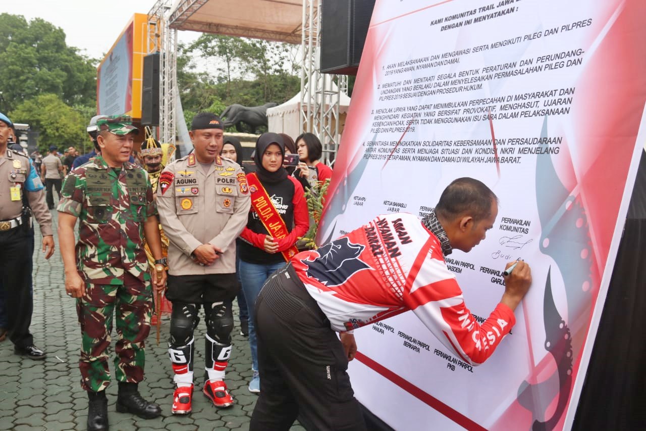 Deklarasi Damai Komunitas Motor Trail Dan Ulin Bareng Kapolda Jabar