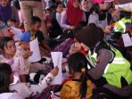 Tim Trauma Healing Polwan Polda Jabar Laksanakan Giat Psikososial Kepada Anak Korban Tanah Longsor Cisolok