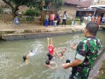 Keceriaan Anak-anak Rancaekek Kulon Berenang Di Sungai Terbebas Pencemaran