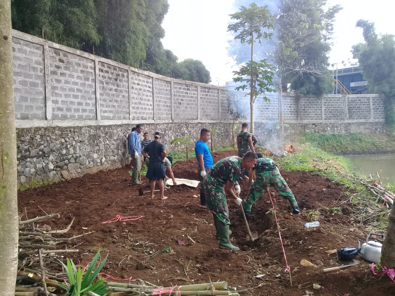 Satgas Citarum Sektor 21 Bangun Tanggul Dan Taman Edukasi Di Bantaran Sungai Cimande Satgas Citarum Sektor 21 Bangun Tanggul Dan Taman Edukasi Di Bantaran Sungai Cimande