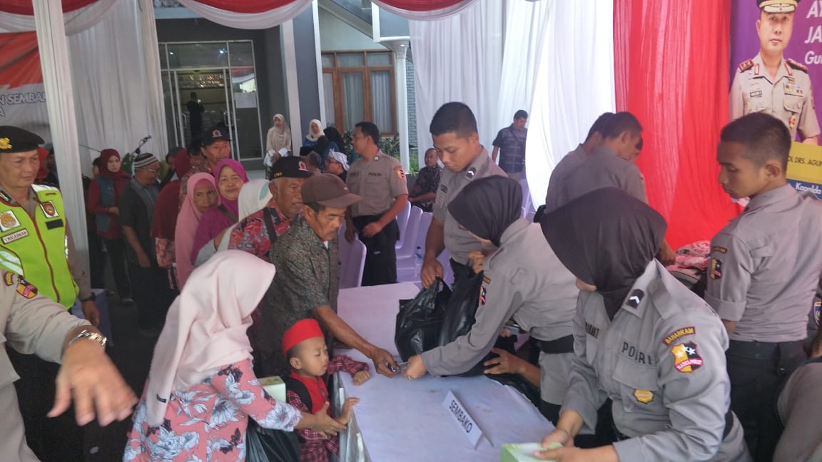 Silaturahmi Dan Bhakti Kemanusiaan Polri Di Desa Lembang Silaturahmi Dan Bhakti Kemanusiaan Polri Di Desa Lembang