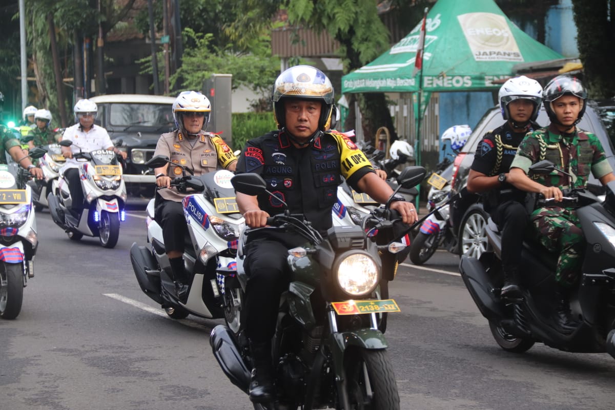 Pastikan Proses Pencoblosan Aman, Kapolda Jabar Tinjau Langsung TPS Di Wilayah Polrestabes Bandung