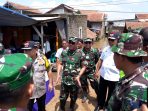 Kasdam III/Siliwangi Kunjungi TPS-TPS Di Lokasi Banjir Dayeuhkolot