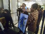 Pelukis Abstrak Modern Aby Andriana Gelar Pameran Tunggal di De Paviljoen Hotel Bandung