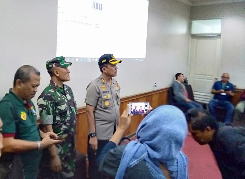 Kapolrestabes Bandung Kombes Pol. Irman Sugema Bersama Dandim 0618/BS Pantau Rekapitulasi Suara Pemilu 2019 Tingkat Kota Bandung