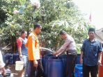 Polres Cirebon Polda Jabar Salurkan Bantuan Air Bersih Kepada Warga Desa Greged