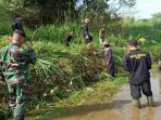 Tahun Baru, Satgas Citarum Soreang Rapikan Bantaran Sungai Di Kampung Ciseah