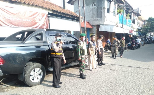 Polisi Patroli Imbau Pembubaran Kerumunan Orang Di Cimahi Selatan