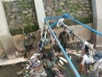 Satgas Citarum Sektor 21-13 Angkat Sampah Di Jaring Sungai Cibaligo