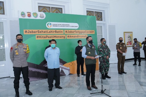Kapolda Jabar Hadiri Konferensi Pers Terkait PSBB Jawa Barat Yang Akan Mulai Diberlakukan Tanggal 6 Mei 2020