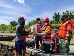 TNI - Polri Peduli Kemanusiaan Bagikan Paket Sembako Kepada Warga Di Bantaran Sungai Cijolang Kota Banjar