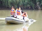 Tingkatkan Ketahanan Pangan, Kapolres Banjar Polda Jabar Tebar Bibit Ikan Di Sungai Citanduy
