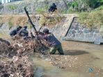 Satgas Citarum Sektor 21 Solokanjeruk Angkat Sampah Di Aliran Sungai Kampung Ranca Kemit