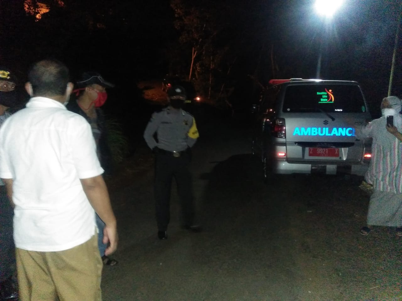 Diduga Terpapar Covid-19, Polsek Pataruman Polres Banjar Bantu Evakuasi Warga Desa Batulawang Ke RSUD