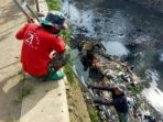 Satgas Citarum Sektor 21 Citepus Bersihkan Sungai Dan Pelopori Pungut Sampah
