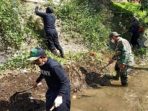 Satgas Citarum Sektor 21 Subsektor 11 Bersihkan Tanaman Liar Dan Kikis Sedimentasi Anak Sungai Cimahi
