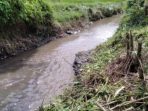 Satgas Citarum Sektor 21 Cimahi Utara Bersihkan Bantaran Sungai Di Kampung Sukarasa