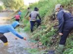 Satgas Citarum Sektor 21 Sub 12 Aksi Rutin Pelihara Daerah Aliran Sungai Di Kampung Cikadu