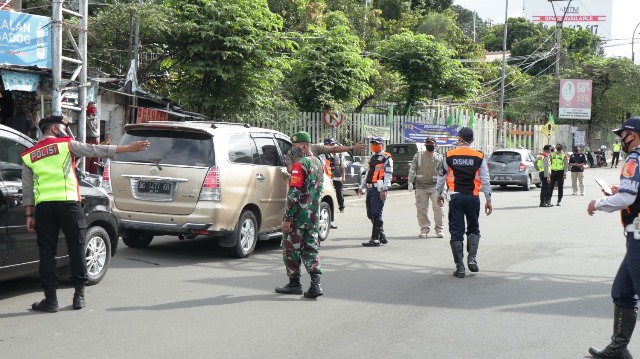 Polres Bogor Polda Jabar Laksanakan Operasi Yustisi Protokol Kesehatan Covid-19 Di Simpang Gadog