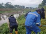 Satgas Citarum Sektor 21 Sub 03 Rawat Kebersihan Bantaran Sungai Cipamokolan