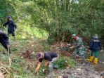 Satgas Citarum Sektor 21 Sub 16 Bersihkan Sampah Dan Tanaman Liar Di Aliran Sungai