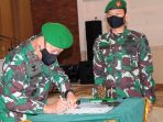 Dankodiklat TNI AD Terima Laporan Korps Sertijab dan Penyerahan Tugas Sejumlah Pejabat di Lingkungan Makodiklat TNI AD.