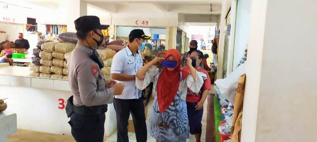 Polres Subang Polda Jabar Laksanakan PPKM dan Operasi Yustisi di Pusat Perbelanjaan