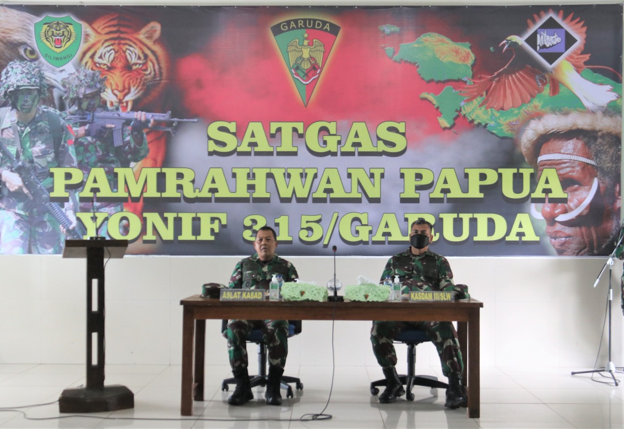 Kasdam III/Siliwangi Dampingi Aslat Kasad Cek Kesiapan Satgas Yonif 315/Garuda